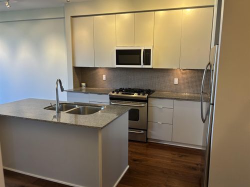 305-298 E 11th Ave, Vancouver, BC, V5T0A2 | Card Image