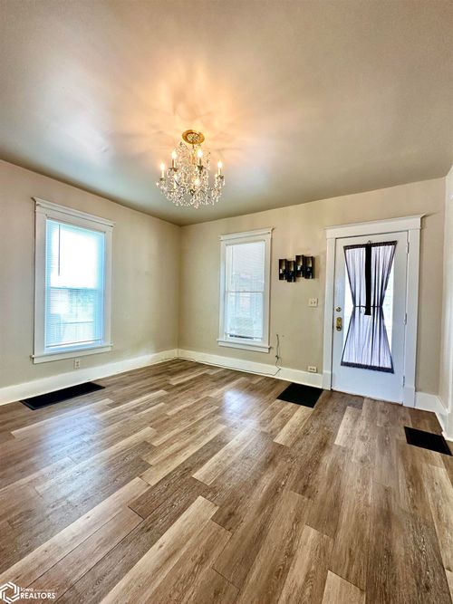 616 S President Ave, Mason City, IA, 50401-5034 | Card Image