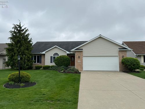 15 Foxrun Drive, Fremont, OH, 43420 | Card Image
