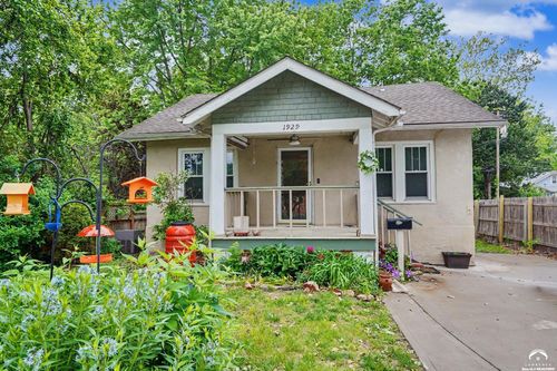 1929 Massachusetts St, Lawrence, KS, 66046-2943 | Card Image