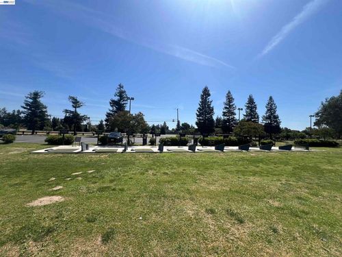 17051 Escalon Bellota Rd, Escalon, CA, 95320-9557 | Card Image