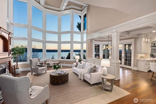 8071 West Mercer Way, Mercer Island, WA, 98040 | Card Image