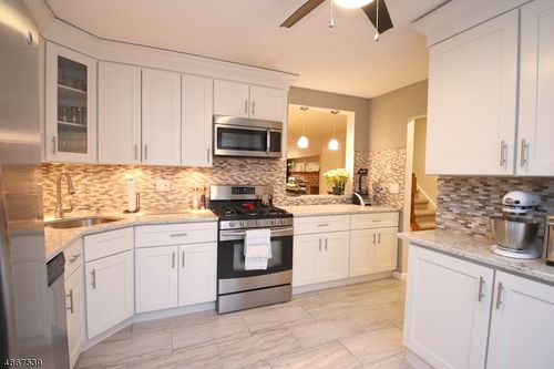 303 Brokaw Ct, Bridgewater, NJ, 08807-3502 | Card Image