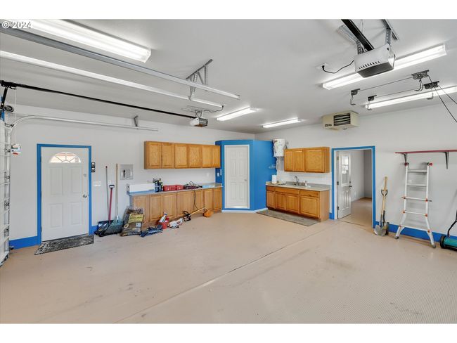 Garage | Image 37