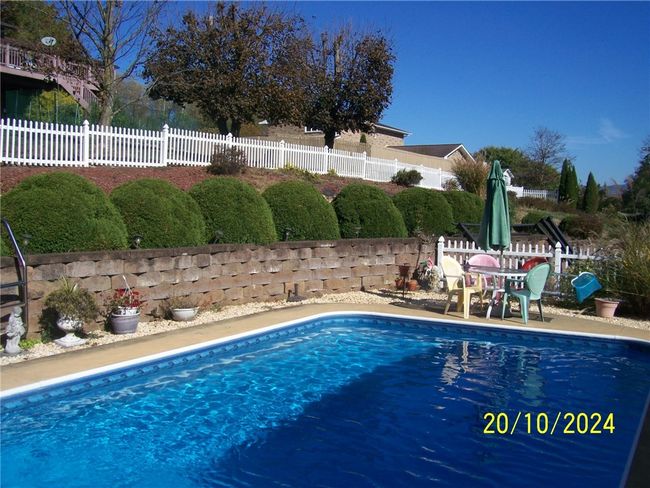 2024 Lexington Dr, House other with 4 bedrooms, 3 bathrooms and 2 parking in Connellsville PA | Image 6