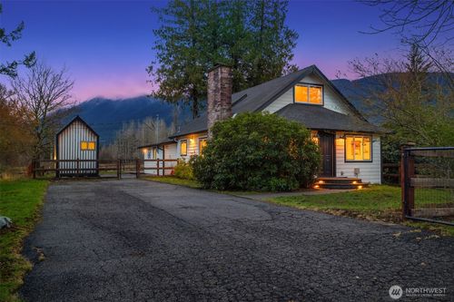 1107 Nw 14th St, North Bend, WA, 98045-9404 | Card Image