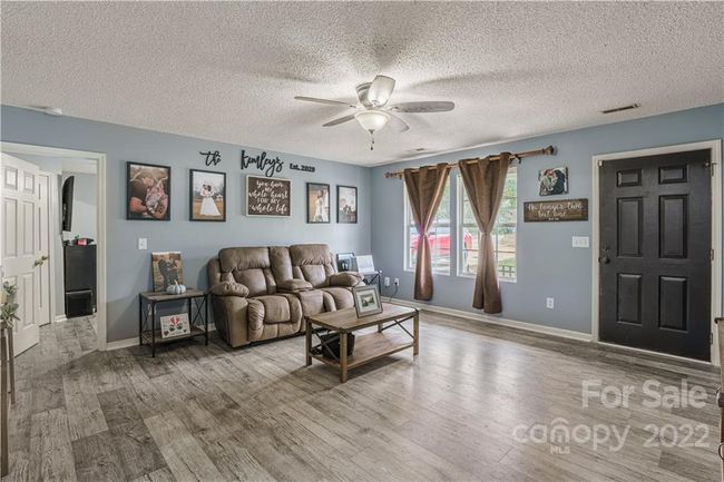 617 Crout Pond Way, House other with 3 bedrooms, 2 bathrooms and null parking in Gilbert SC | Image 4