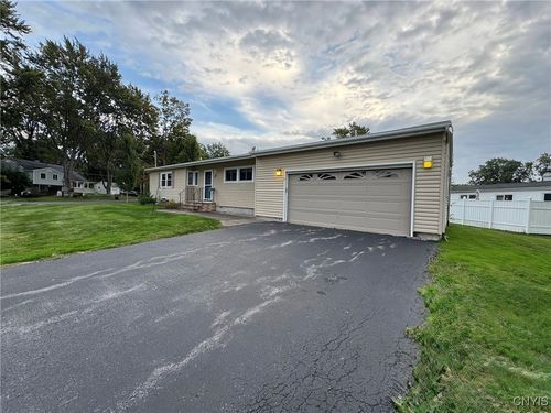 17 Gooseberry Ln, Liverpool, NY, 13090-3010 | Card Image