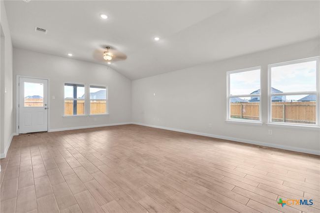 623 Waylon Cir, House other with 3 bedrooms, 2 bathrooms and null parking in Killeen TX | Image 6