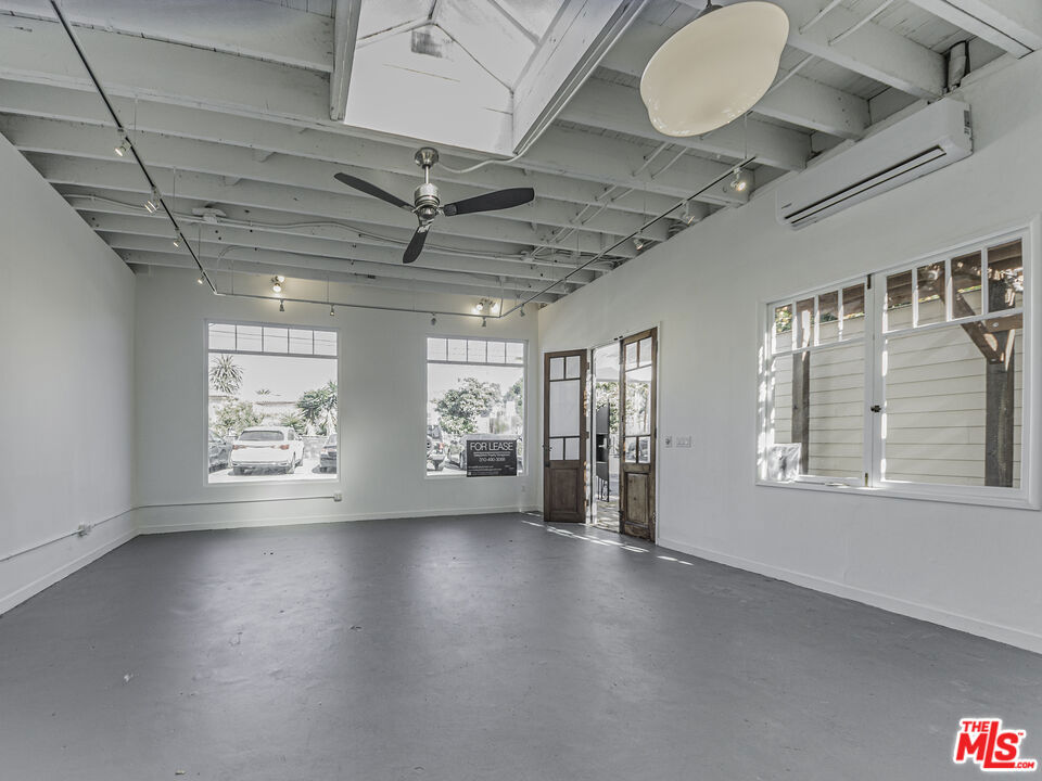 Commercial Lease in Venice 3