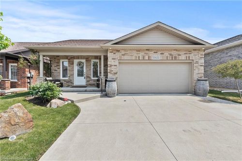 3923 Sunset Lane, Vineland, ON, L0R2C0 | Card Image
