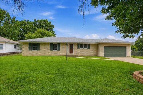 108 Sw 20th Ter, Oak Grove, MO, 64075-9247 | Card Image