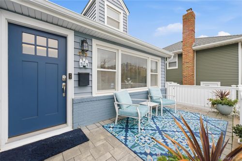 371 E Penn St, Long Beach, NY, 11561-4331 | Card Image