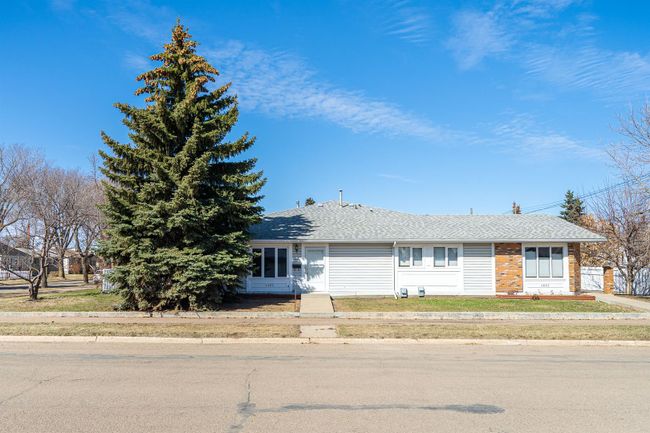 4802 46 Street, Home with 2 bedrooms, 1 bathrooms and 2 parking in Lloydminster SK | Image 23