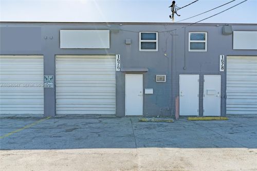 1676 W 31st Pl, Hialeah, FL, 33012 | Card Image