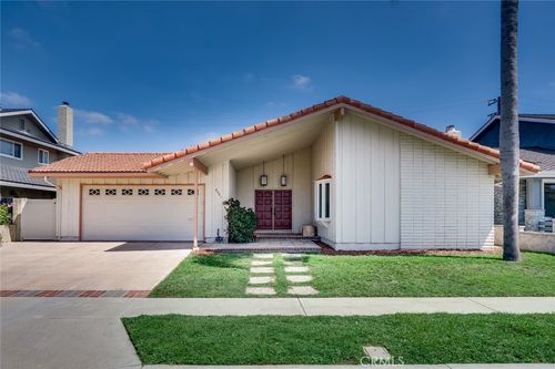 6381 Myrtle Dr, Huntington Beach, CA, 92647-3317 | Card Image