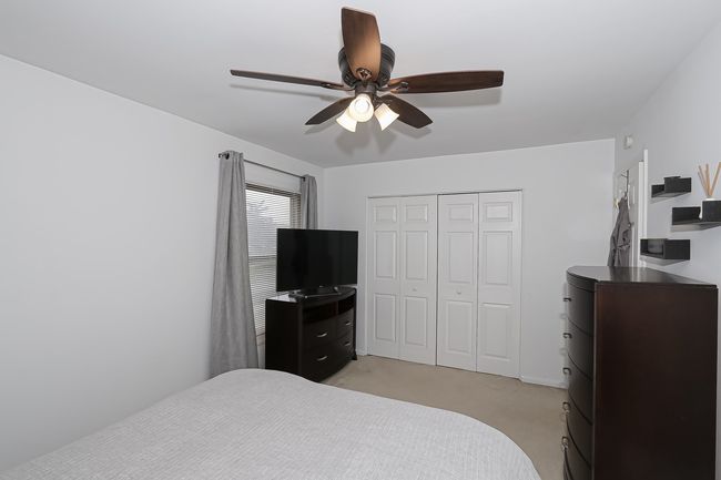 0 - 885 Wellington Ave, Home with 2 bedrooms, 2 bathrooms and null parking in Elk Grove Village IL | Image 18