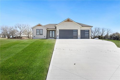 20322 166th St, Basehor, KS, 66007-2202 | Card Image