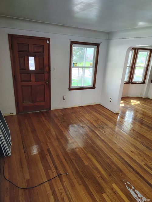 11319 Tecumseh, Redford, MI, 48239-2263 | Card Image