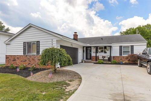 6642 Nancy Dr, North Olmsted, OH, 44070-4948 | Card Image