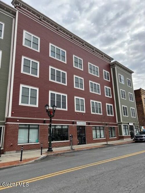 apt-28-12 White St, Cohoes, NY, 12047-3265 | Card Image