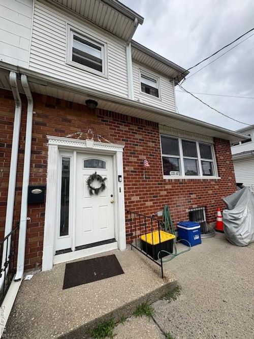 22167 Braddock Ave, Queens Village, NY, 11427-2521 | Card Image