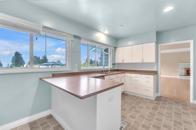 1386 Lawson Avenue, House other with 4 bedrooms, 2 bathrooms and 5 parking in West Vancouver BC | Image 12