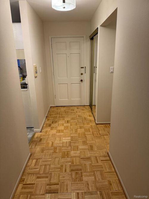 apt-237-30212 Southfield Rd, Southfield, MI, 48076-1319 | Card Image