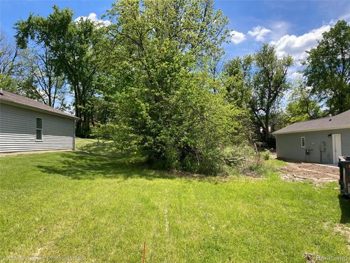 000 Wall St, Pontiac, MI, 48342 | Card Image