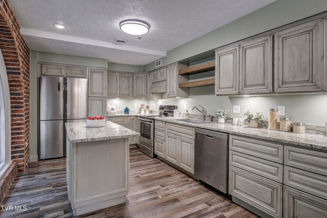 Gorgeous Quartz Counter Tops | Image 16