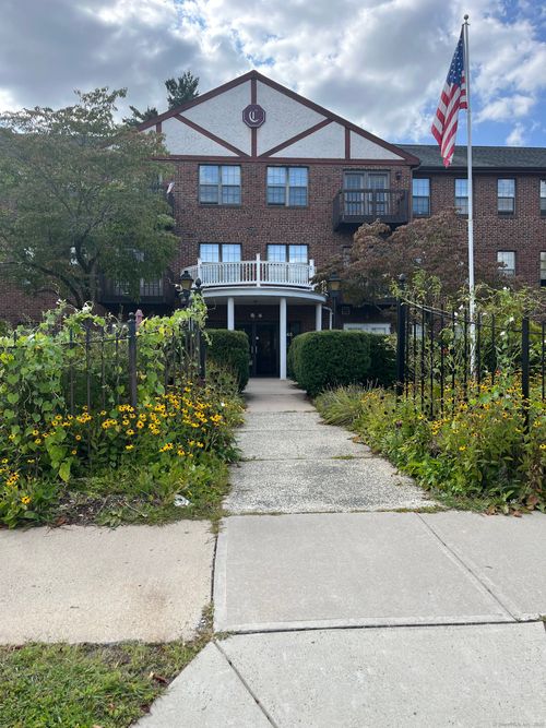apt-112-45 Highland St, West Hartford, CT, 06119-1365 | Card Image