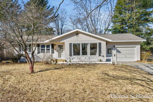 704 Cherry Ave, Big Rapids, MI, 49307-2504 | Card Image