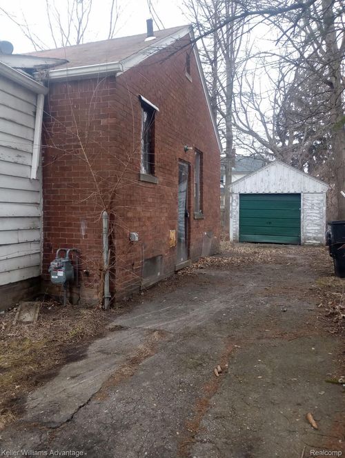 4576 Guilford St, Detroit, MI, 48224-2207 | Card Image