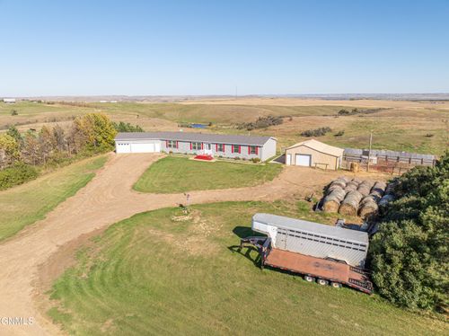 2591 Abbott Ln N, Mandan, ND, 58554-8155 | Card Image