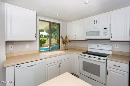 7232 S La Rosa Dr, Tempe, AZ, 85283-4657 | Card Image