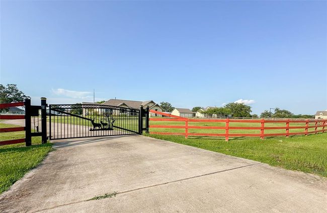 2818 Rustic Wood Ln, House other with 3 bedrooms, 2 bathrooms and 2 parking in Rosharon TX | Image 41