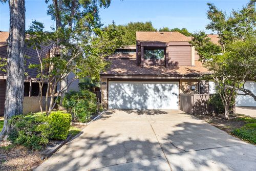 739 Oakwood Trl, Fort Worth, TX, 76112-1657 | Card Image