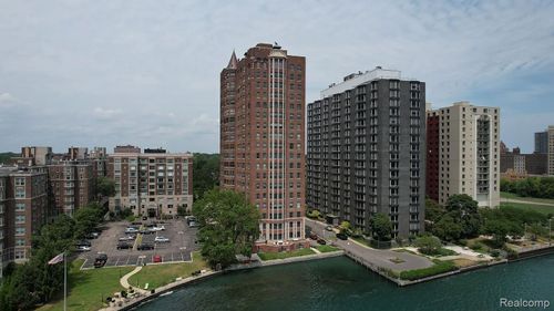 m-b-8162 E Jefferson Ave, Detroit, MI, 48214-2611 | Card Image