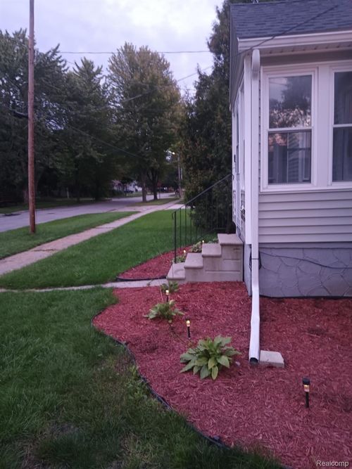 612 Bradfield St, Bay City, MI, 48706-3914 | Card Image