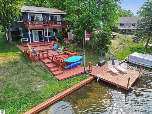 163 N Scott Dr, Farwell, MI, 48622-9732 | Card Image