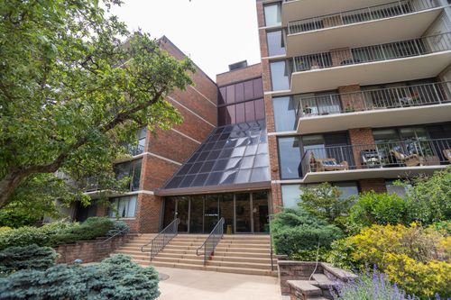 apt-208-2 S Atrium Way, Elmhurst, IL, 60126-5274 | Card Image