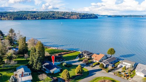 710 Bay Front Ln, Oak Harbor, WA, 98277-7707 | Card Image
