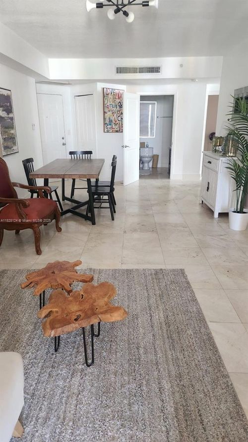 apt-2405-170 Se 14th St, Miami, FL, 33131-3340 | Card Image