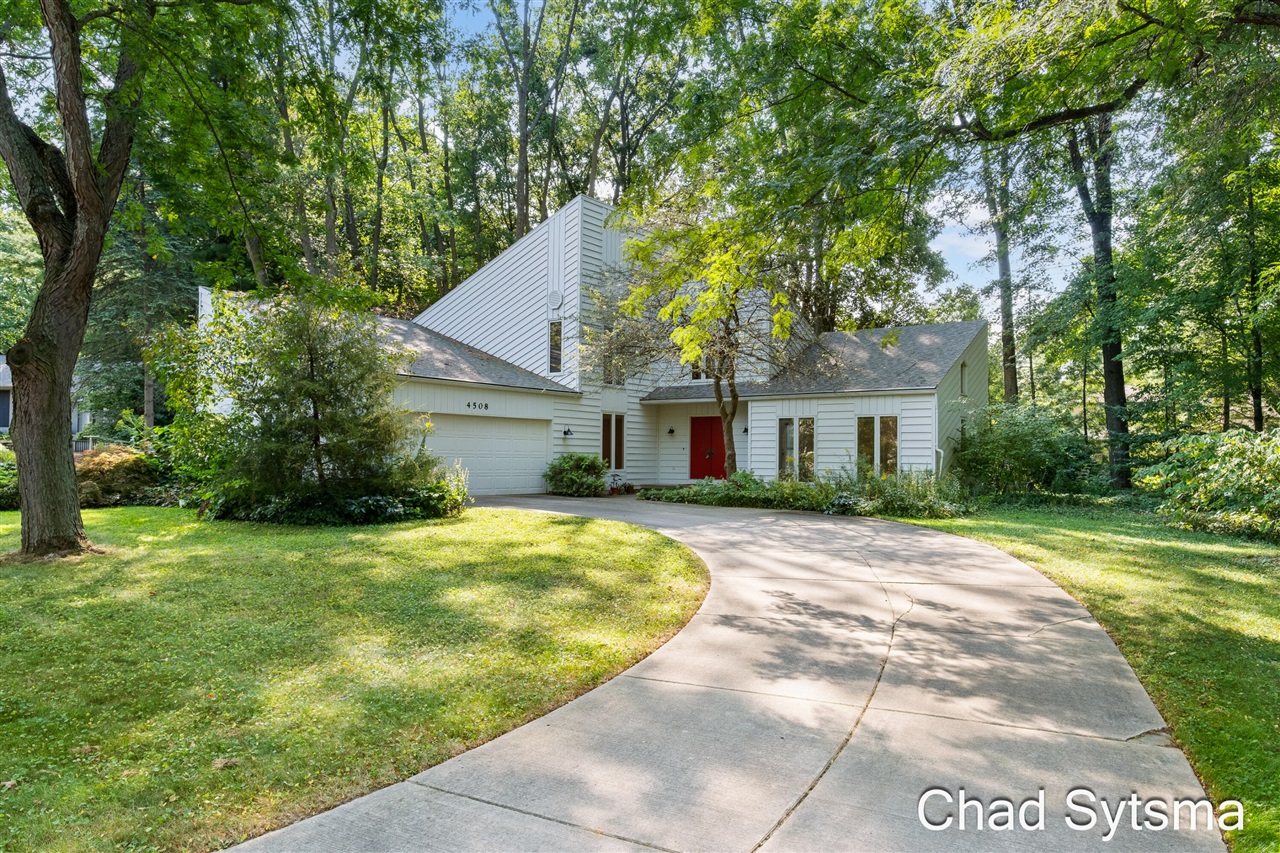 Winged Foot Dr, Grand Rapids, MI 49546