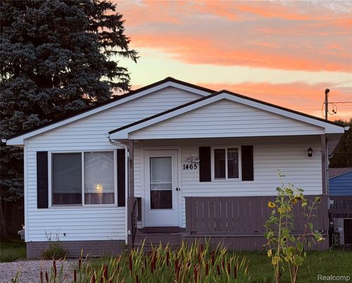 1465 E Judd Rd, Burton, MI, 48529-2005 | Card Image