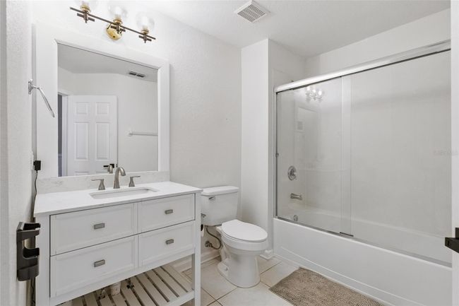 Guest bathroom | Image 17