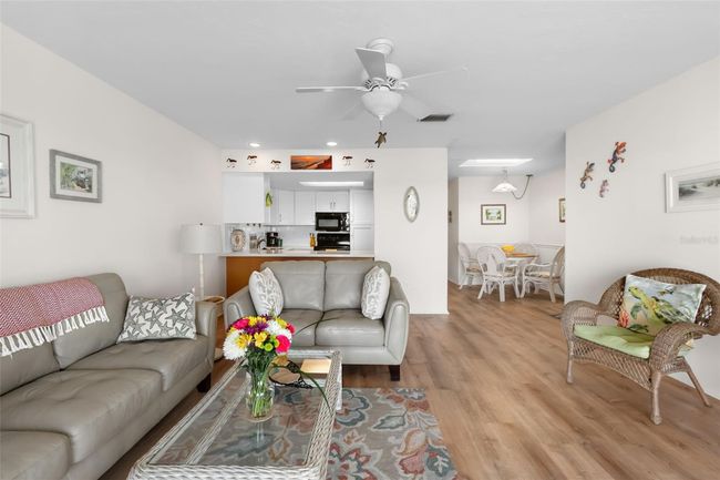 14 - 901 Gulf Dr S, Condo with 2 bedrooms, 2 bathrooms and null parking in Bradenton Beach FL | Image 10