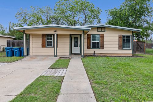 1804 N Mckinley St, Beeville, TX, 78102-2425 | Card Image