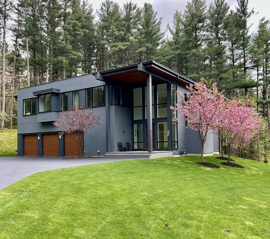 Kings Grant Rd, Weston, MA 02493