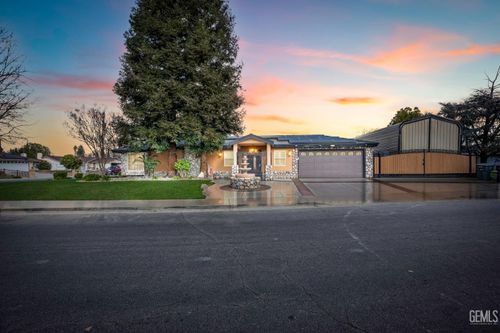 6317 Scenic Way, Bakersfield, CA, 93309-5543 | Card Image